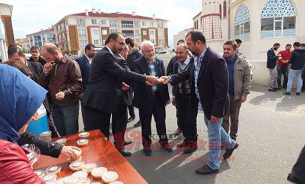 Ak Parti Çobançeşme Teşkilatı Aşure Dağıttı