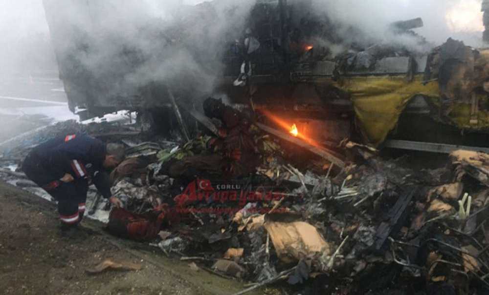 Temizlik Malzemesi Yüklü Tir Yandı