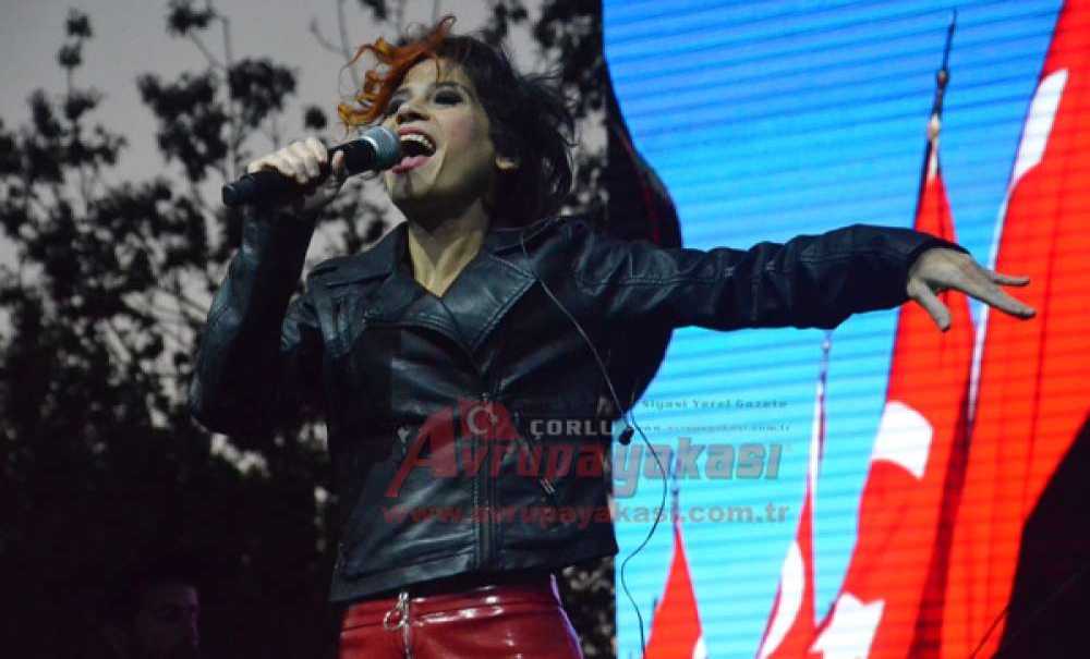 Çorlu Cumhuriyet Coşkusunu Aydilge Ile Yaşadı