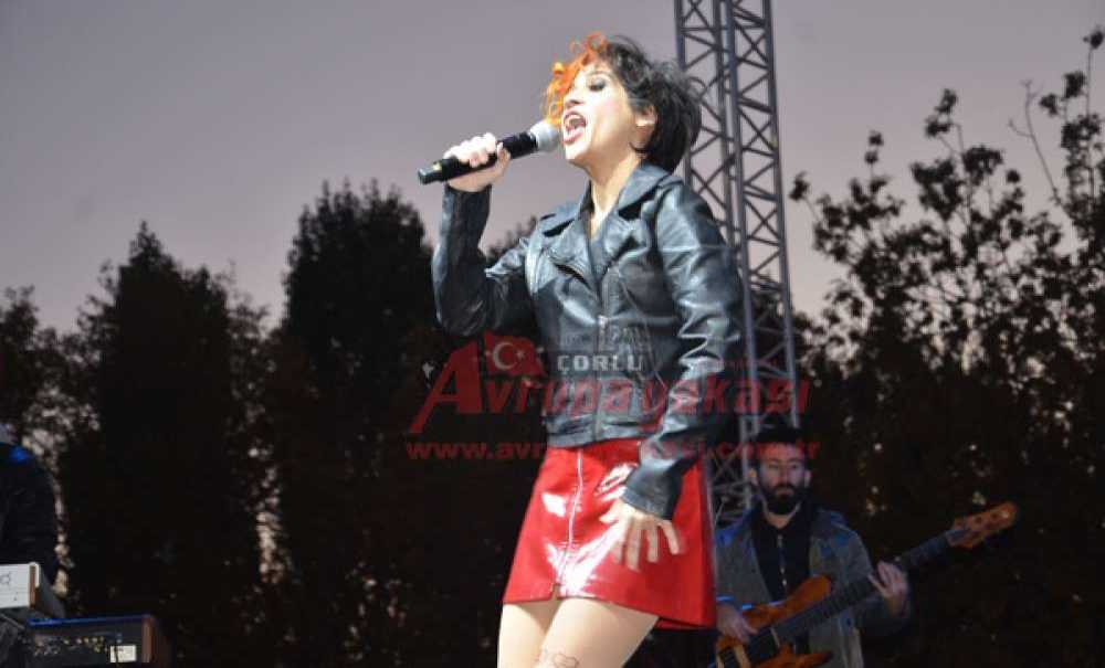 Çorlu Cumhuriyet Coşkusunu Aydilge Ile Yaşadı