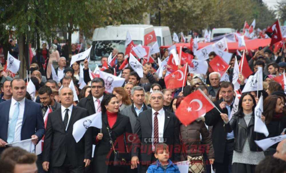 Çorlu'da Binlerce Kişi Cumhuriyet İçin Yürüdü