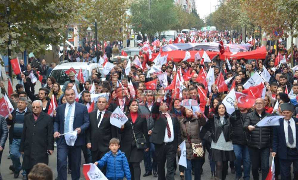 Çorlu'da Binlerce Kişi Cumhuriyet İçin Yürüdü