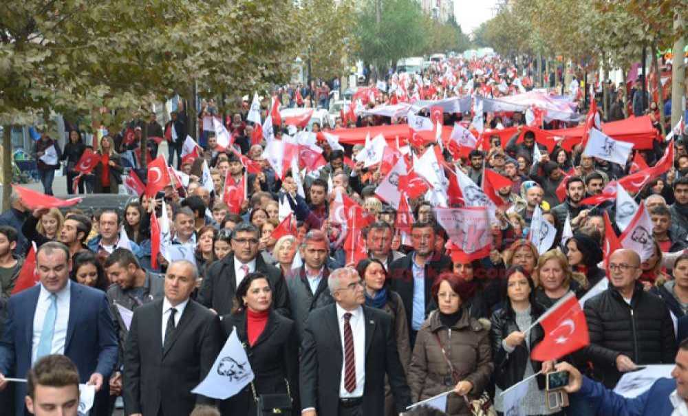 Çorlu'da Binlerce Kişi Cumhuriyet İçin Yürüdü