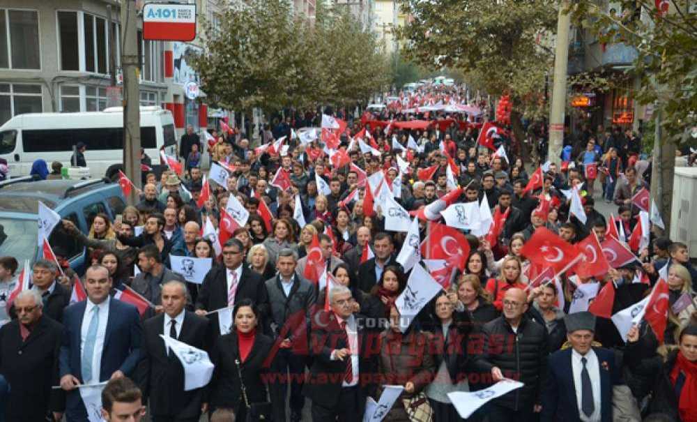 Çorlu'da Binlerce Kişi Cumhuriyet İçin Yürüdü