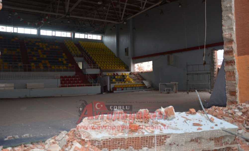 Çorlu Kapalı Spor Salonu Tadilata Alındı