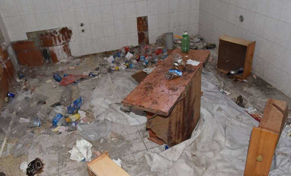 Çorlu Belediyesi Metruk Alanları Temizliyor