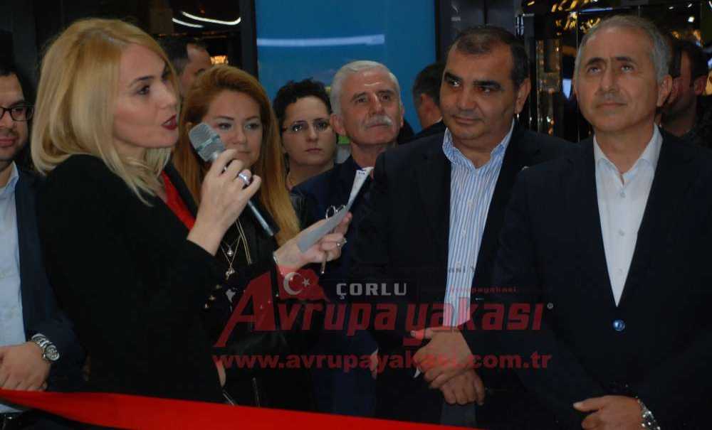 Ressam Seyhan Umay Yıldırım İlk Kişisel Sergisini Açtı