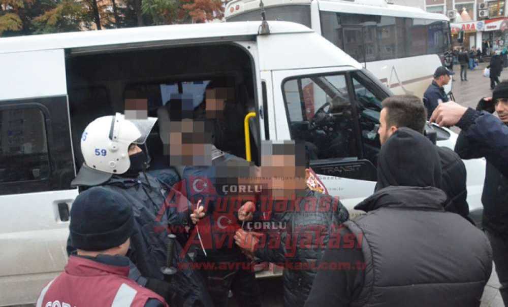 İzinsiz Basın Açıklaması Yapmak İsteyen Gruba Polis Müdahalesi 22 Gözaltı