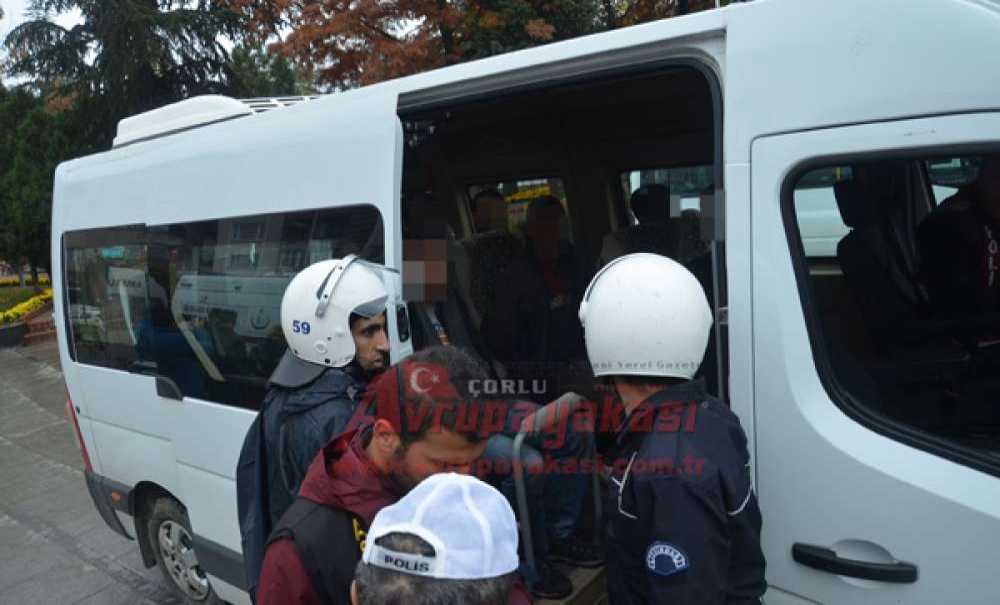 İzinsiz Basın Açıklaması Yapmak İsteyen Gruba Polis Müdahalesi 22 Gözaltı