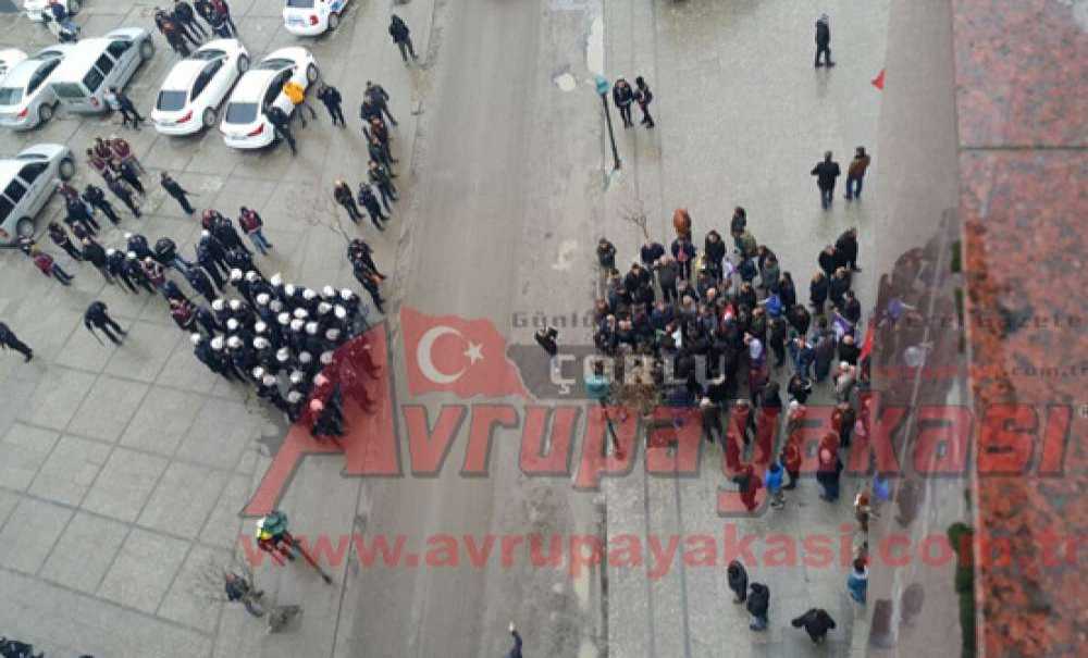 İzinsiz Basın Açıklaması Yapmak İsteyen Gruba Polis Müdahalesi 22 Gözaltı