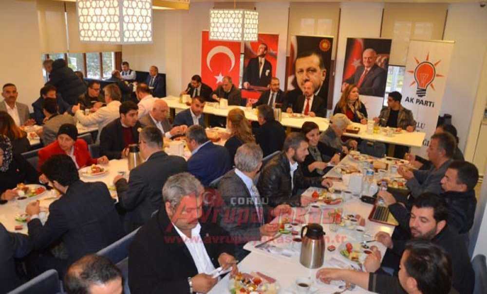 Ak Partiden Mahalle Teşkilatları Toplantısı