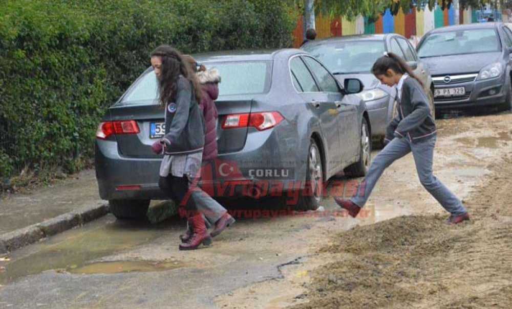 Öğrencilerin Çamur İsyanı