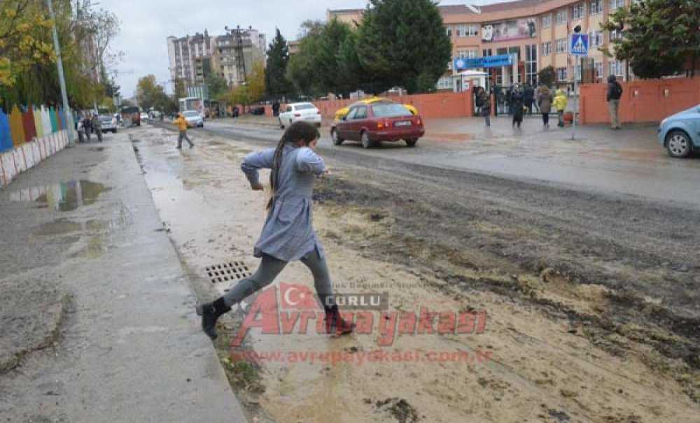 Öğrencilerin Çamur İsyanı
