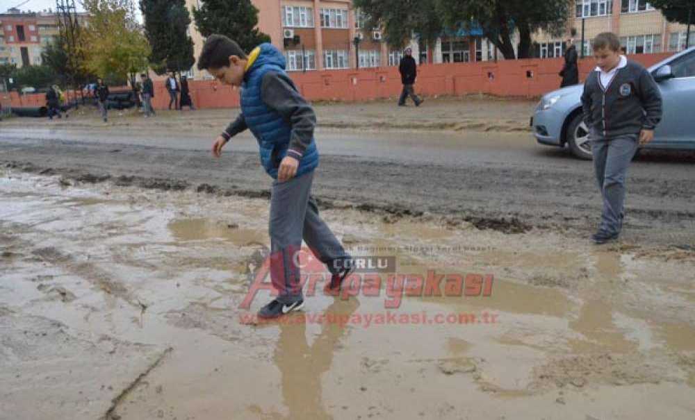 Öğrencilerin Çamur İsyanı