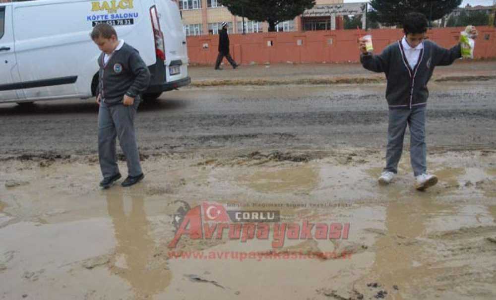 Öğrencilerin Çamur İsyanı