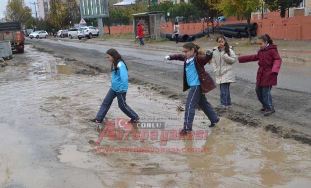 Öğrencilerin Çamur İsyanı