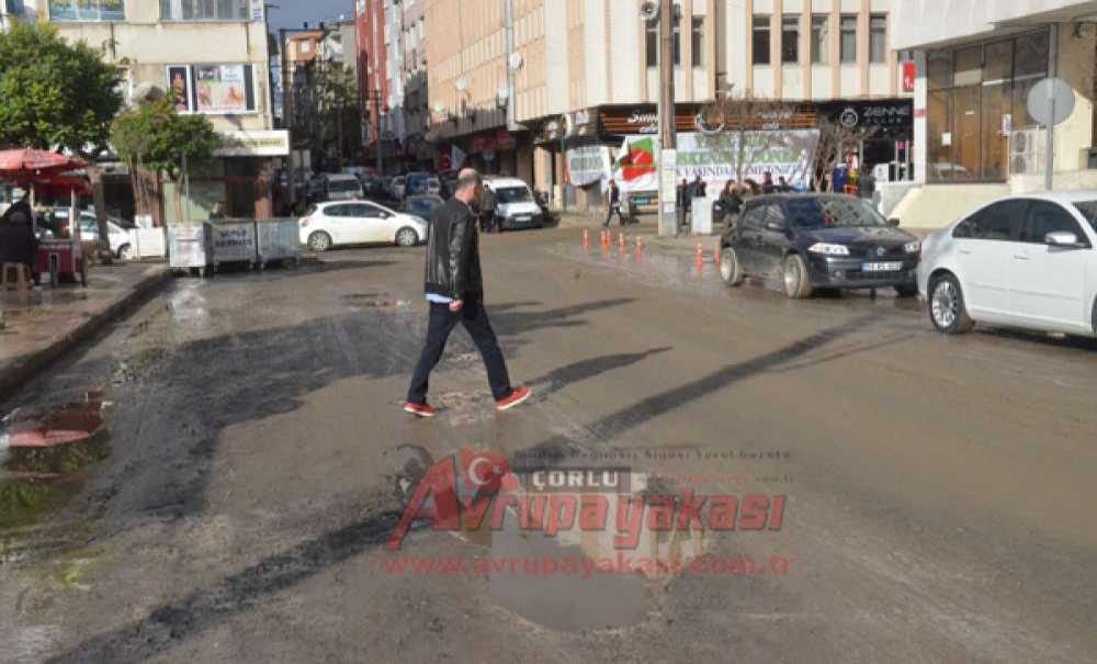 Kumyol'du Çamur Yol Oldu