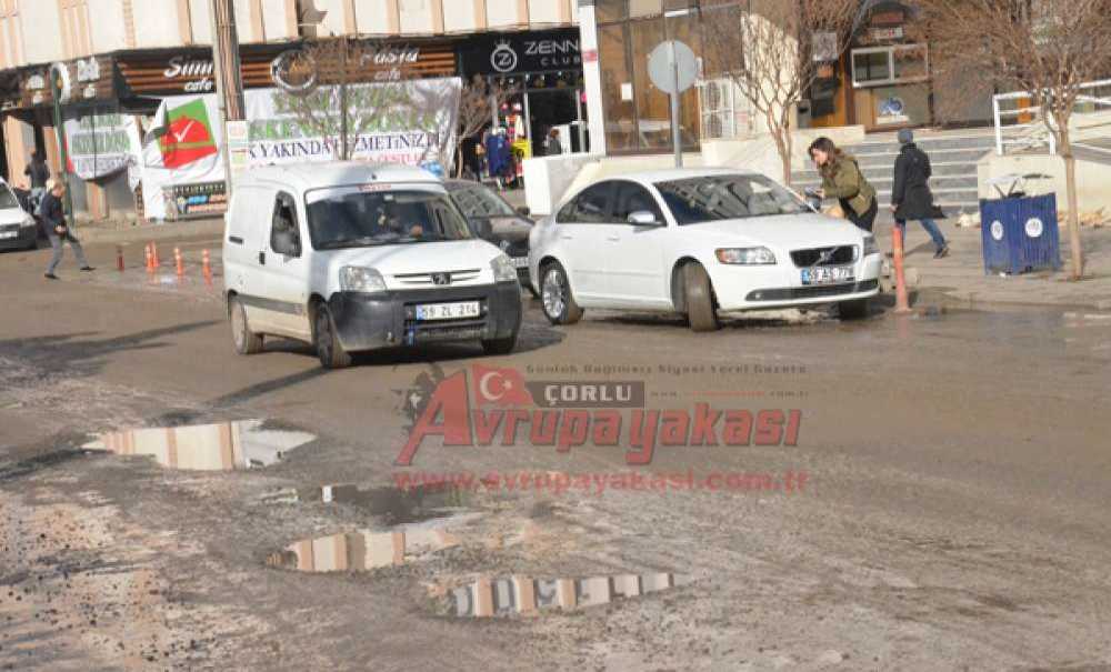 Kumyol'du Çamur Yol Oldu