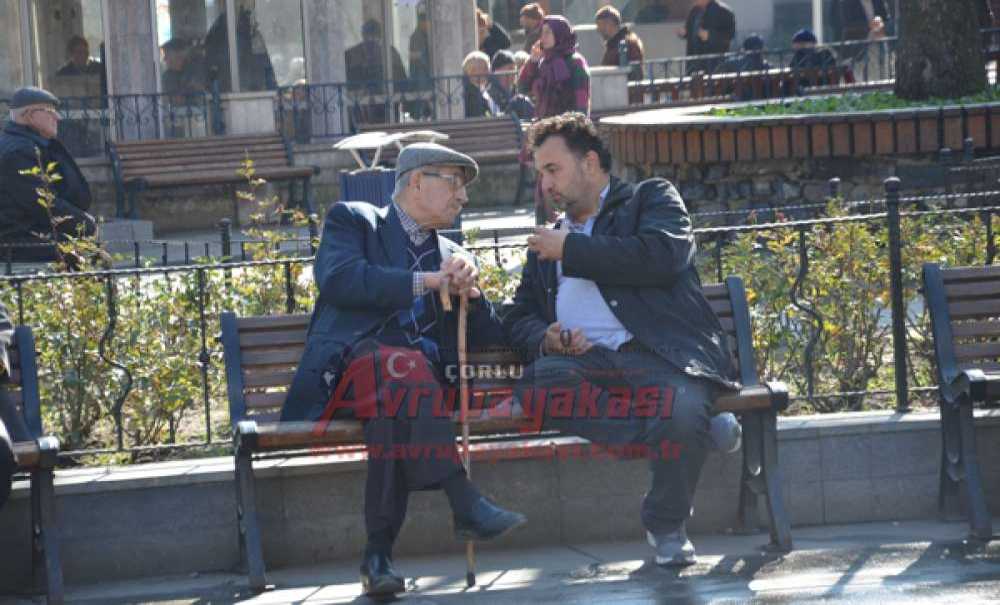 Güneşi Görenler Meydanları Doldurdu