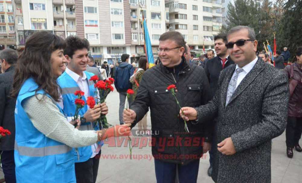 Kent Konseyi Gençlik Meclisi'nden Karanfil