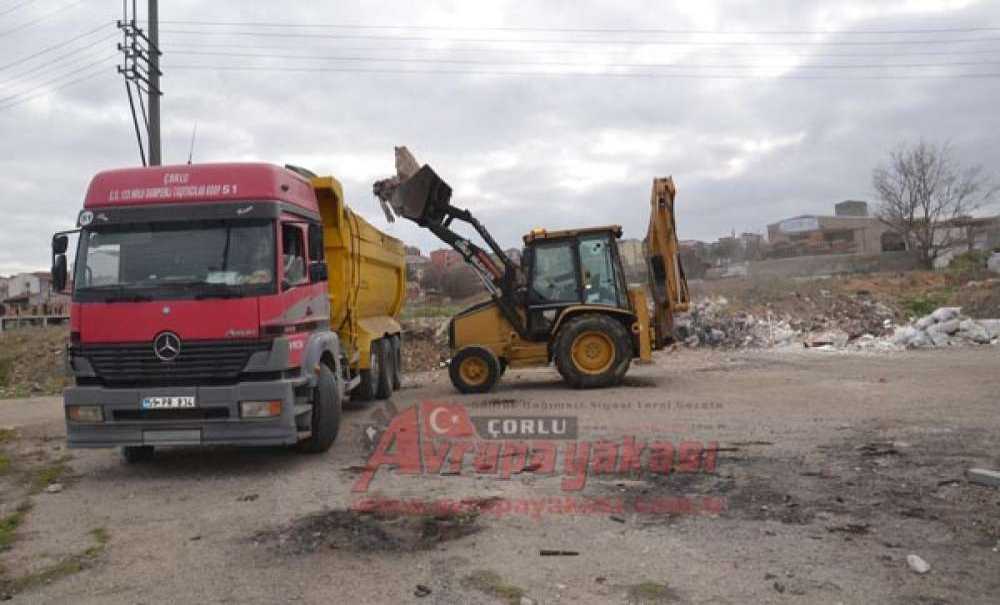 Çöp Ve Hafriyat Tepeleri Kaldırıldı