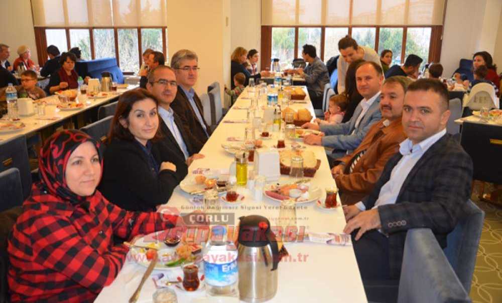 Sağlık Sen Üyesi Sağlıkçılar Kahvaltıda Buluştu