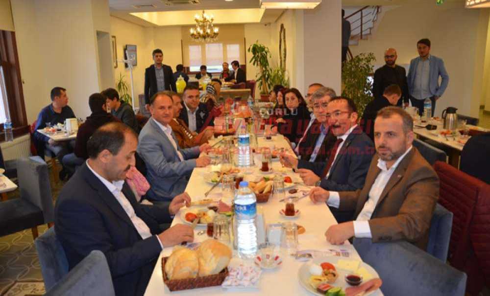 Sağlık Sen Üyesi Sağlıkçılar Kahvaltıda Buluştu