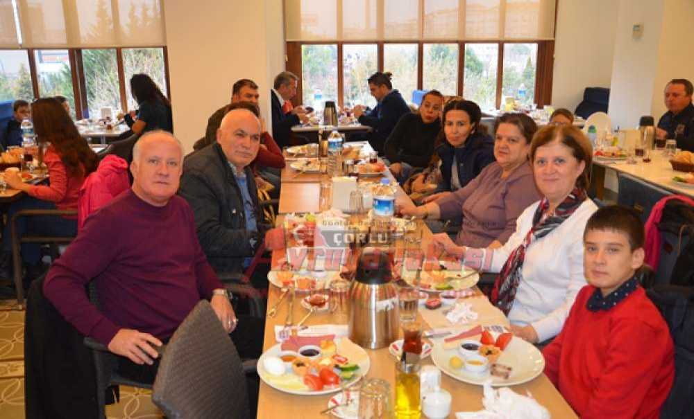 Sağlık Sen Üyesi Sağlıkçılar Kahvaltıda Buluştu