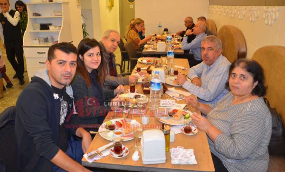 Sağlık Sen Üyesi Sağlıkçılar Kahvaltıda Buluştu