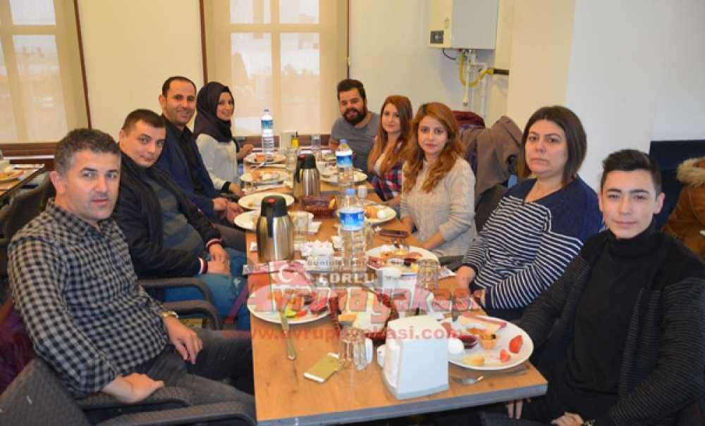 Sağlık Sen Üyesi Sağlıkçılar Kahvaltıda Buluştu