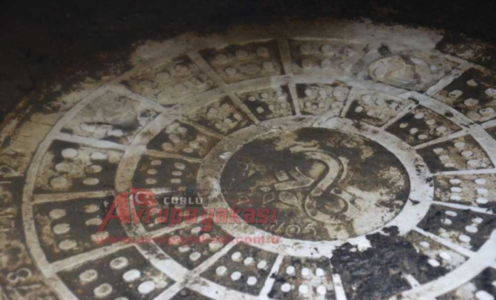 Sular Akıyor Teski Bakıyor