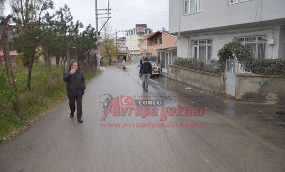 Sular Akıyor Teski Bakıyor