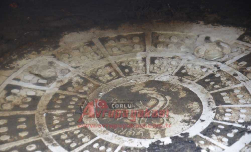 Sular Akıyor Teski Bakıyor