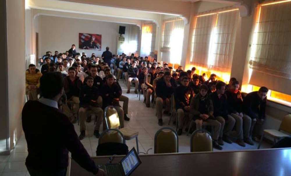 Öğrencilere İş Arama Becerileri Semineri Verildi