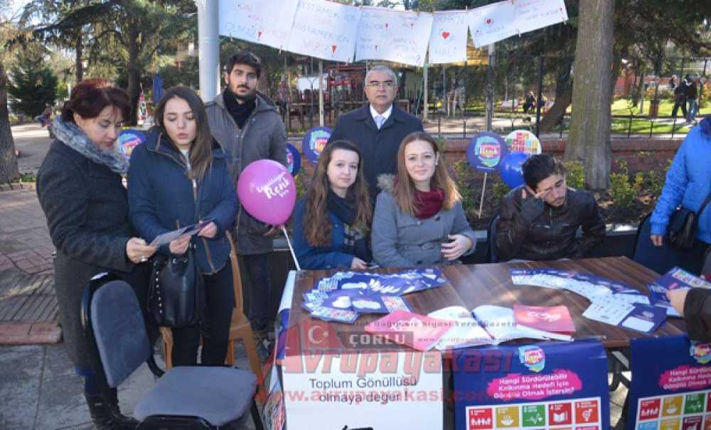 Toplum Gönüllülerinden Tanıtım Standı