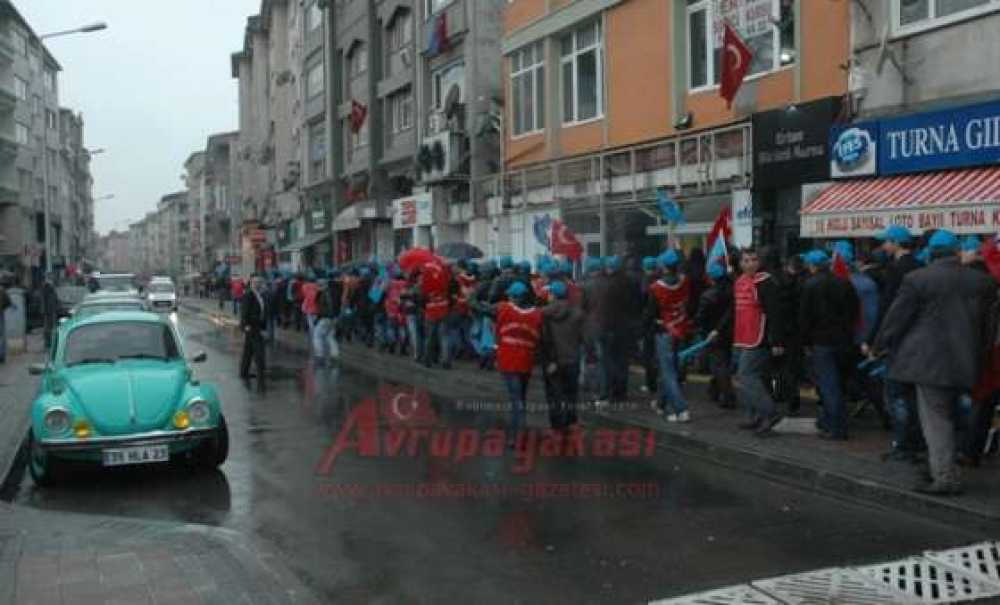 Metal İşçileri Meydana İndi