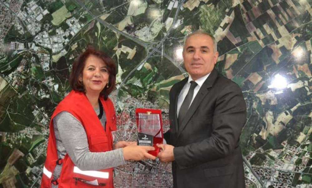 Kızılay'dan Kan Bağışına Destek Olan Kurumlara Plaket