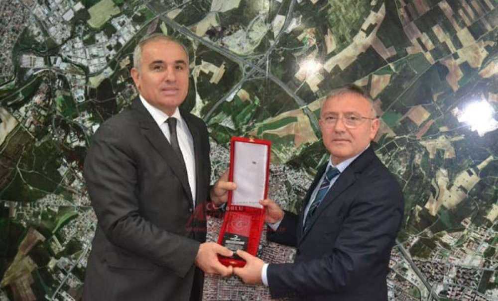 Kızılay'dan Kan Bağışına Destek Olan Kurumlara Plaket