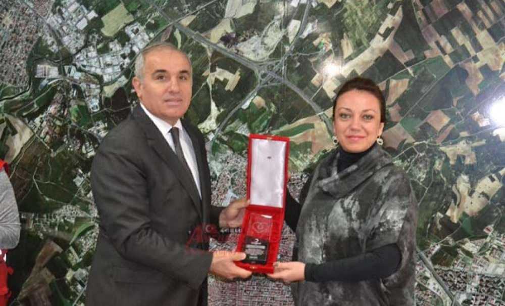 Kızılay'dan Kan Bağışına Destek Olan Kurumlara Plaket
