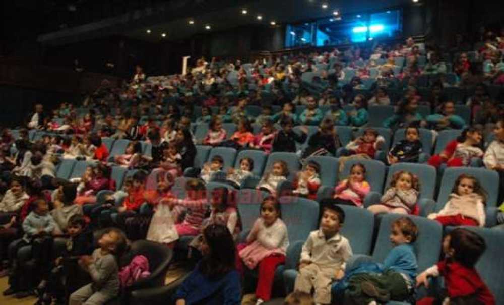 Küçük Öğrencilerin Kukla Keyfi