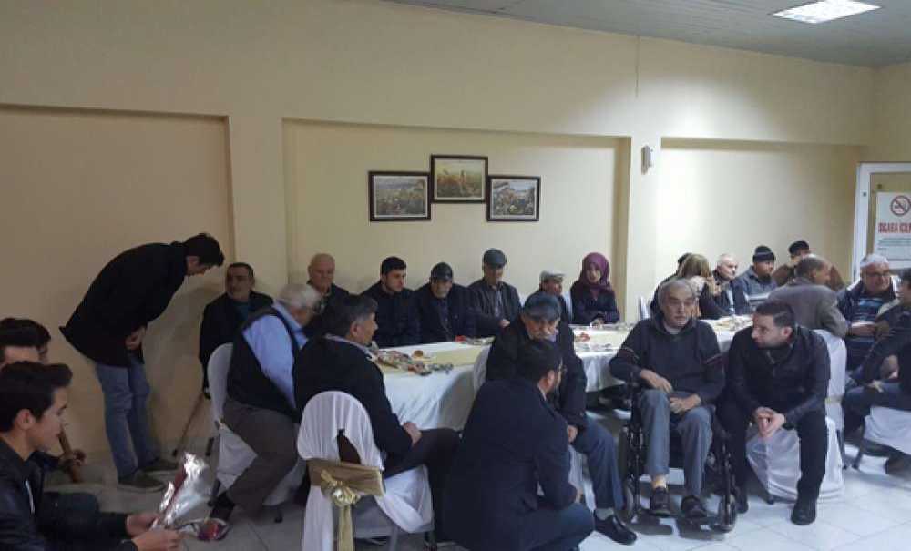 Ak Partili Gençlerden Huzurevine Ziyaret