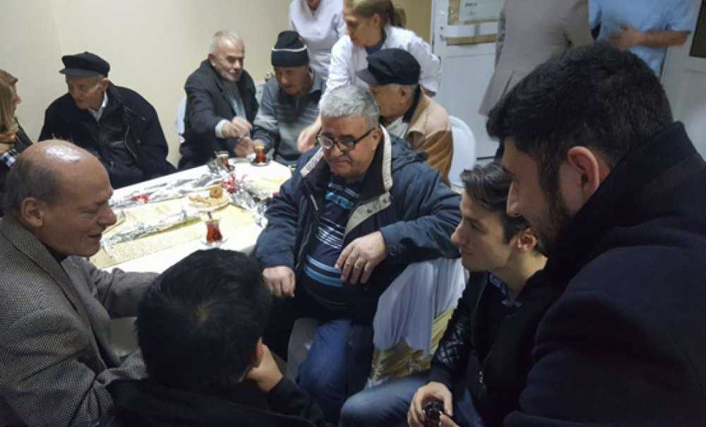 Ak Partili Gençlerden Huzurevine Ziyaret