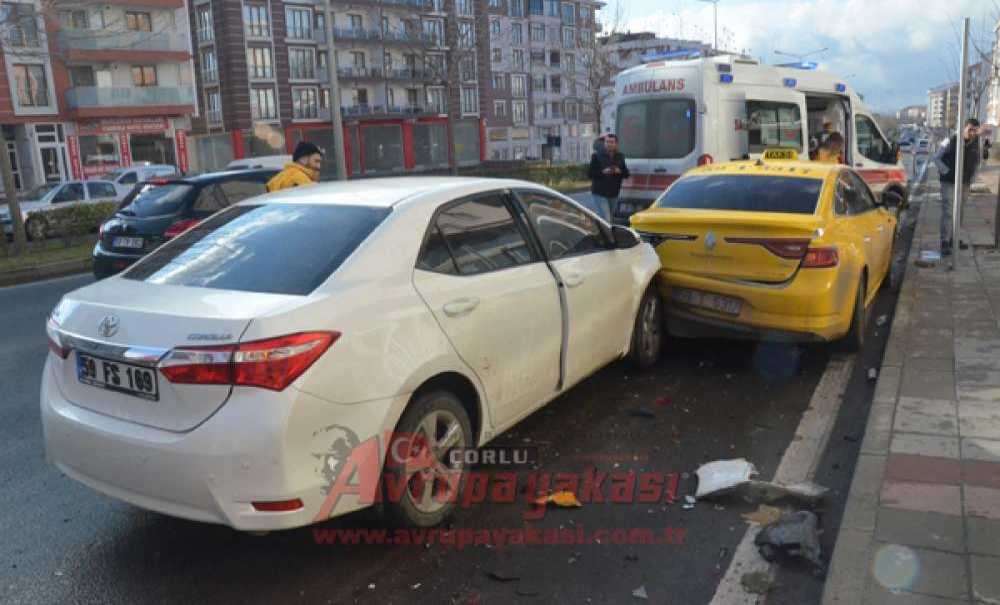 Çorlu'da Trafik Kazası; 2 Yaralı