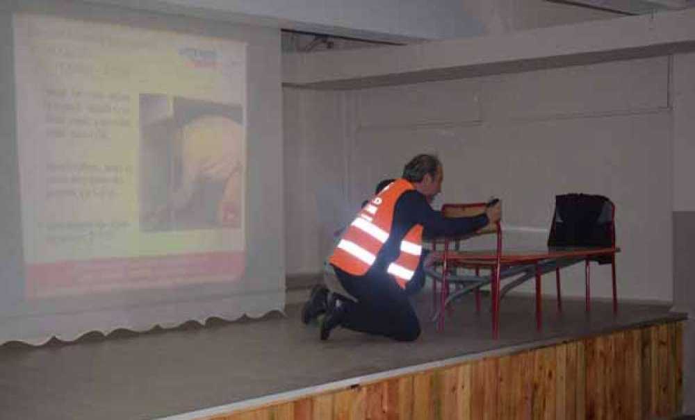 Öğrenci Ve Öğretmenlere Afet Bilinci Eğitimi Verildi