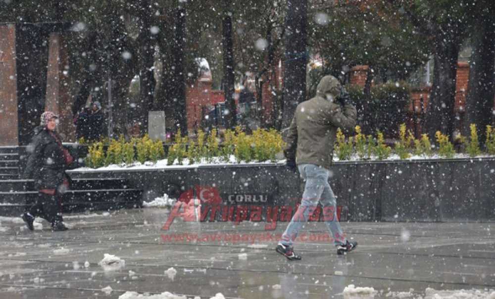 Bir Çorlu Klasiği Kar Geldi Elektrikler Gitti Çorlu'da Kar Esareti
