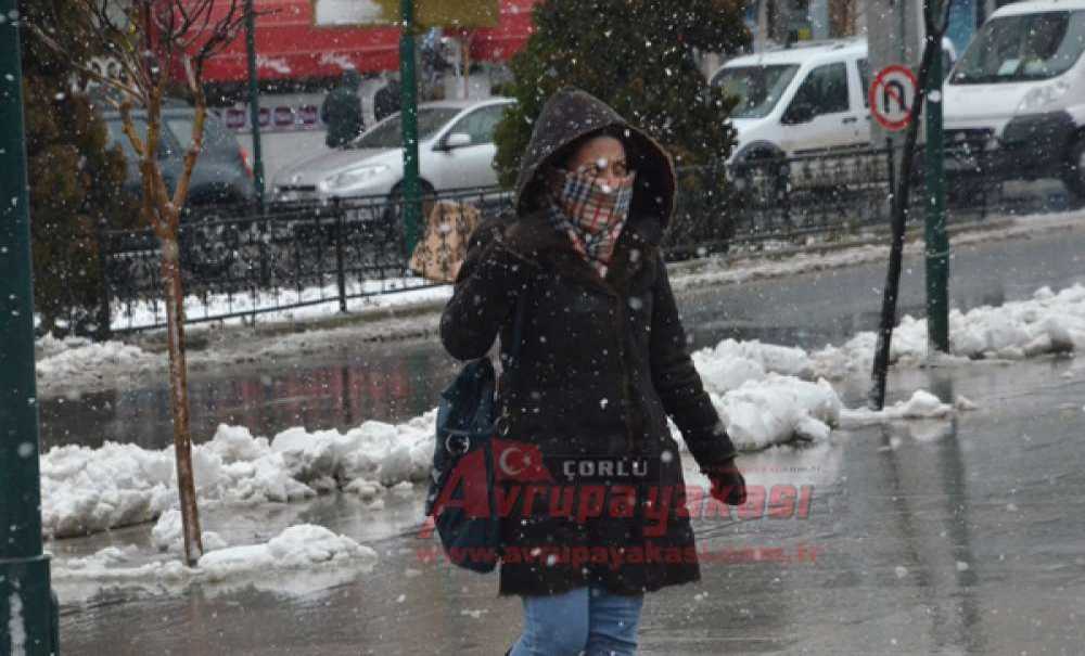 Bir Çorlu Klasiği Kar Geldi Elektrikler Gitti Çorlu'da Kar Esareti