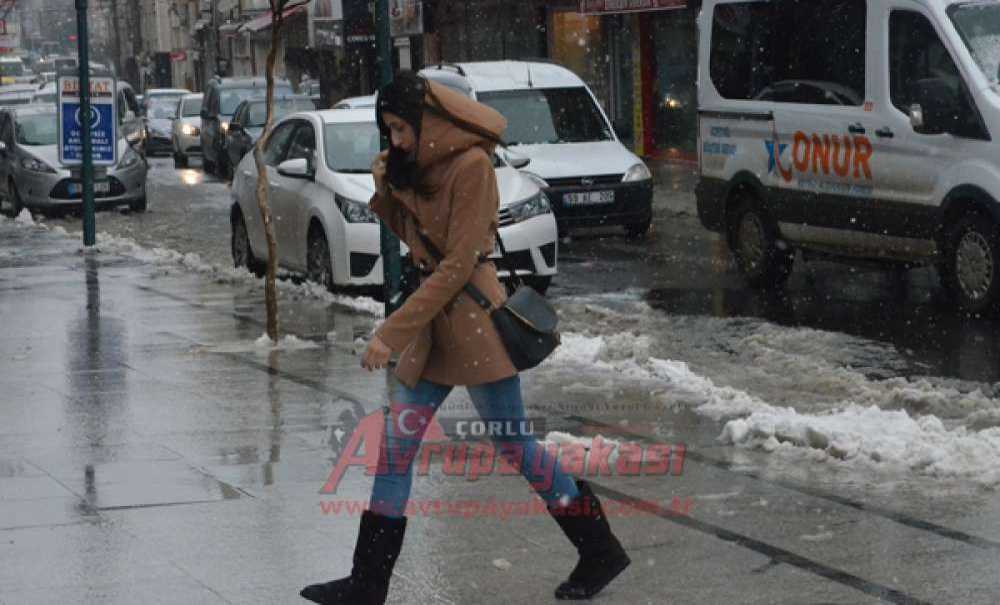 Bir Çorlu Klasiği Kar Geldi Elektrikler Gitti Çorlu'da Kar Esareti