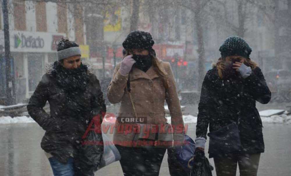 Kar Esareti Sürüyor