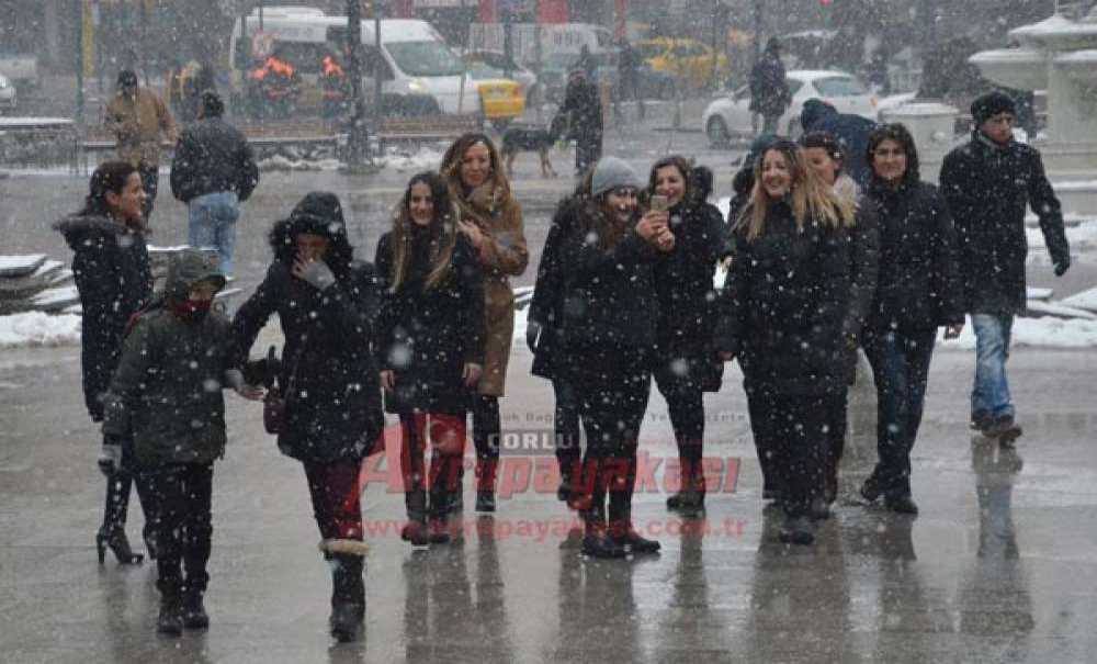 Kar Esareti Sürüyor