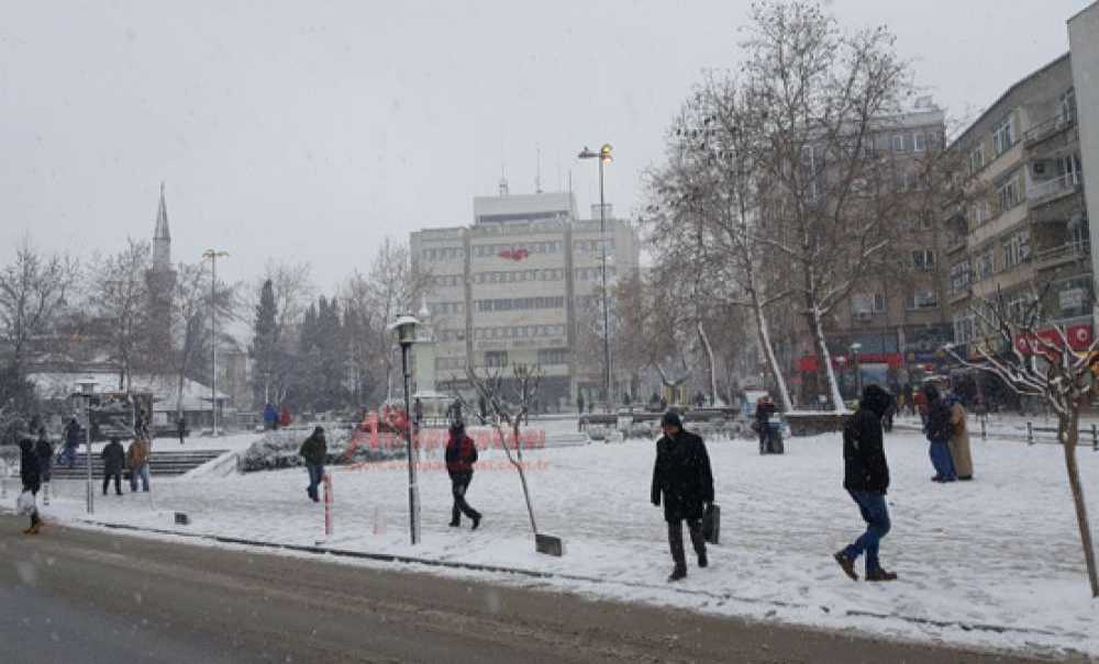 Çorlu Yeni Yıla Kar Yağışı Ile Girdi